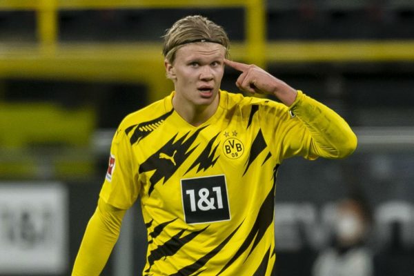 Ering Braut Haaland has emerged as one of the most aromatic players with outstanding on-field performances from his time at Red Bull Salzburg before his move. Borussia Dortmund for only 18 million pounds and the decision to move to Borussia Dortmund appears to be the right decision for Ering Brau. Haaland has maintained the same standard of play and last season just helped Borussia Dortmund to the DFB-Pokal title. Although Ering Braut Haaland has been linked with a move to the club in the past transfer market, Chelsea are ready to pay up to 100 million pounds to bring Ering Braut Haaland to join. But Borussia Dortmund quickly declined and insisted Ering Braut Haaland would not be released from the squad for Ering Braut Haaland's release clause. Land is also working immediately after the 2021/22 season, with Ering Braut Haaland's release clause set at only £63 million. But Karl Heinz Rummenigge revealed that talks with Borussia Dortmund's chairman Hanz Joachim Watzke and Han have been completed. Z Joachim Watzke has confirmed Ering Braut Haaland will stay at Borussia Dortmund until Ering Braut Ha's release clause is set. Land will begin work at the end of the 2021/22 season and a number of teams are interested in Ering Braut Haaland, particularly Manchester United and Manchester City.